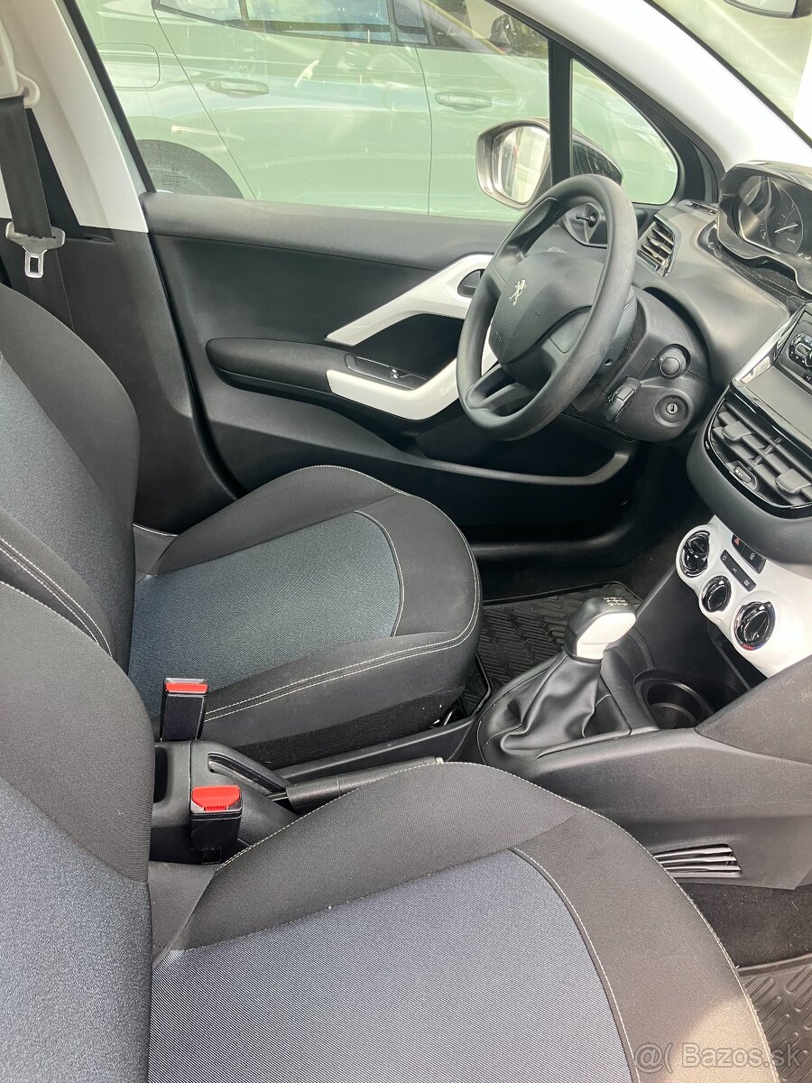 Peugeot 208 1.2i pure tech rok 2019 - 10