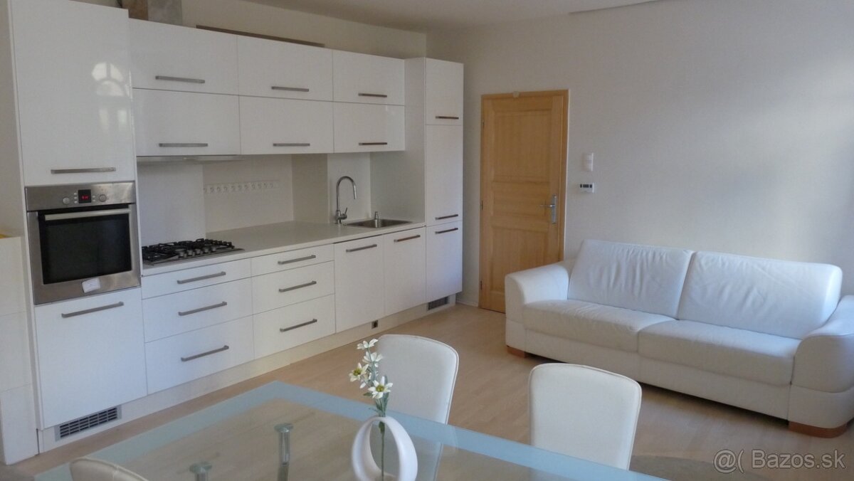 Unikátny staromestský byt 75m, ul. Palisády, top INVESTÍCIA - 10