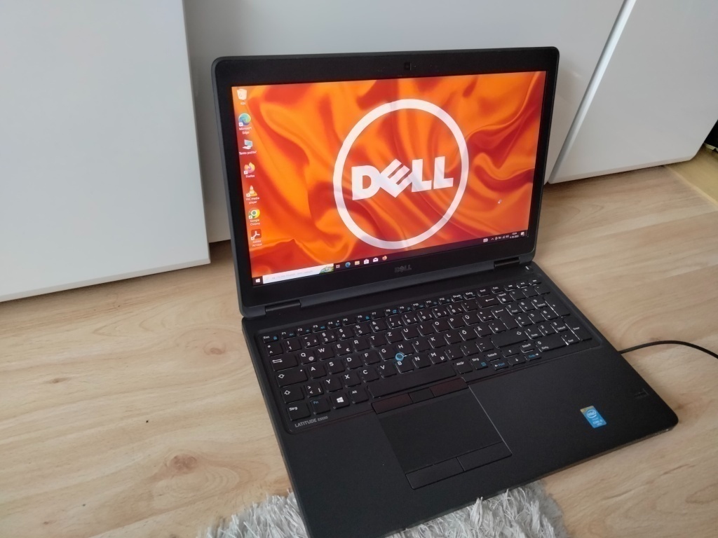 predám ntb Dell latitude e5550 /Intel core i5 / 8gb ram /ssd - 10