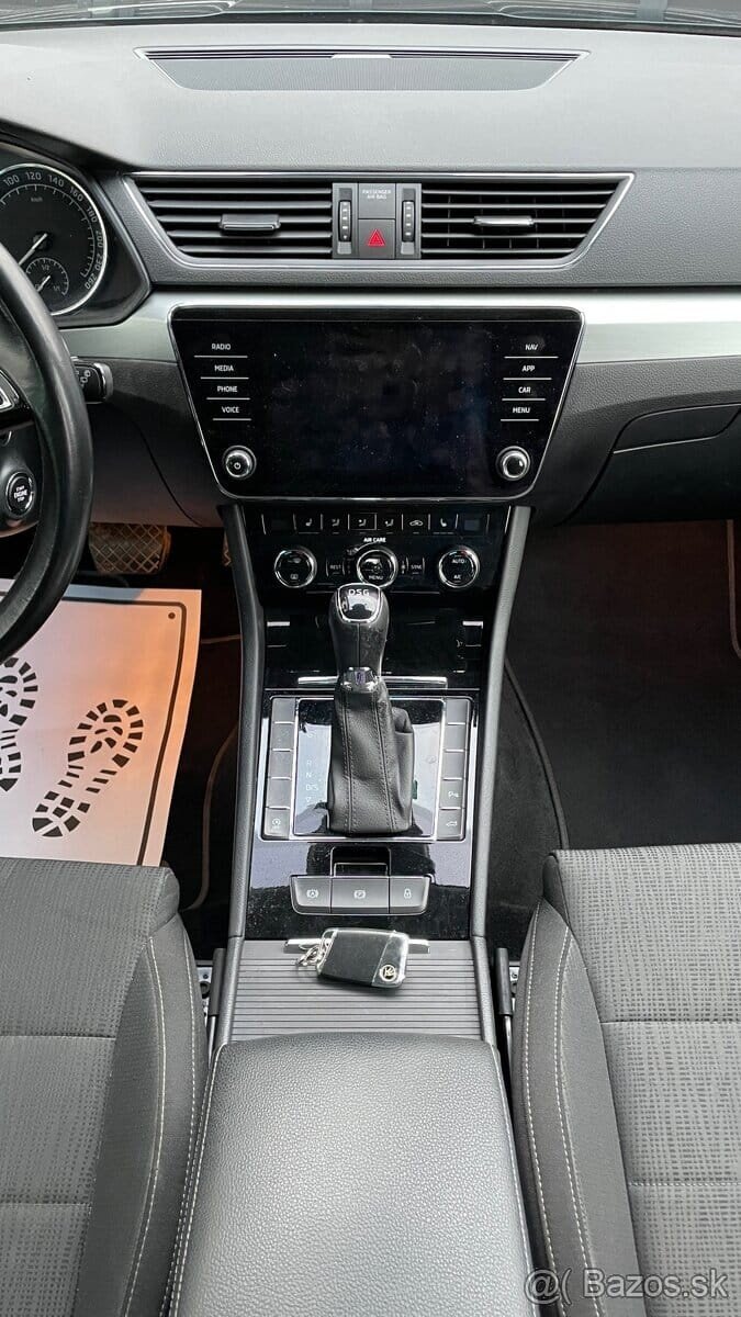ŠKODA SUPERB COMBI 2.0 TDI DSG - 10