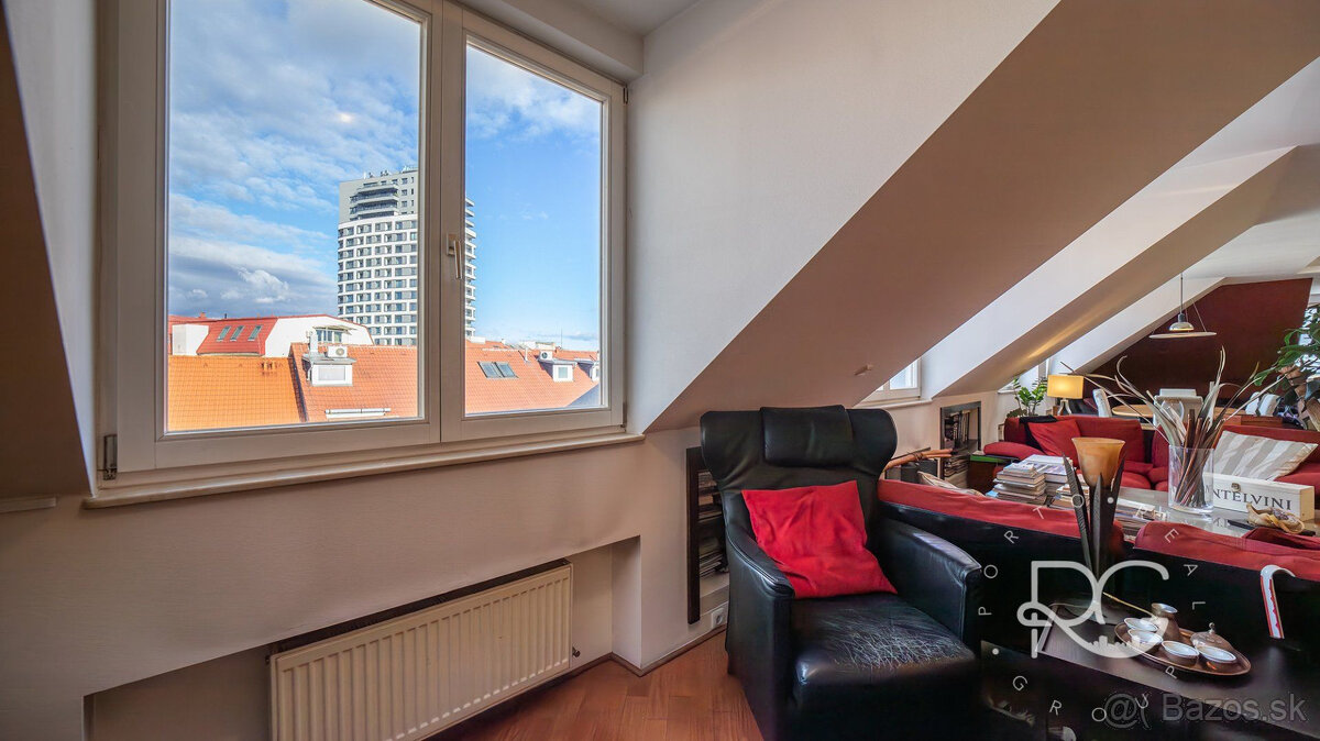 Pôsobivý staromestský byt s veľkou terasou s krásnym výhľado - 10