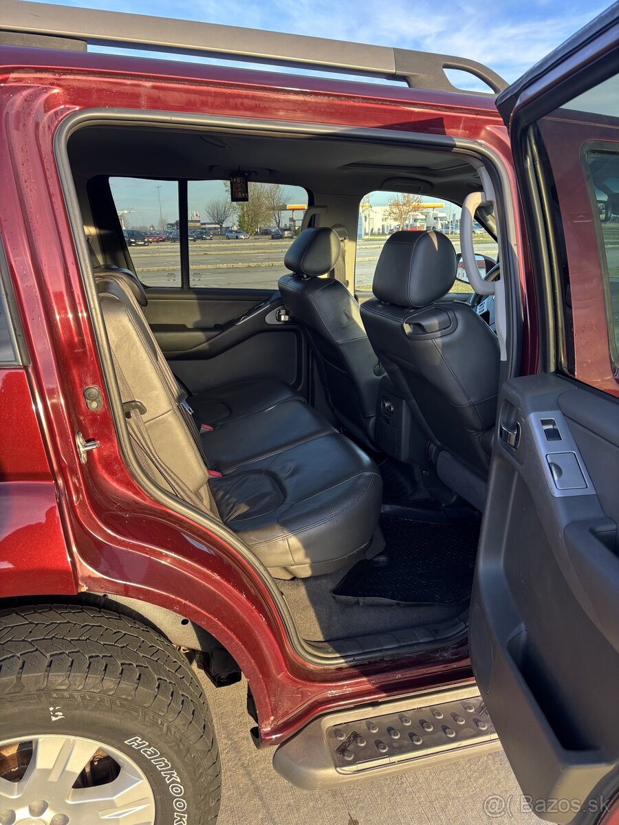 Nissan Pathfinder - 10