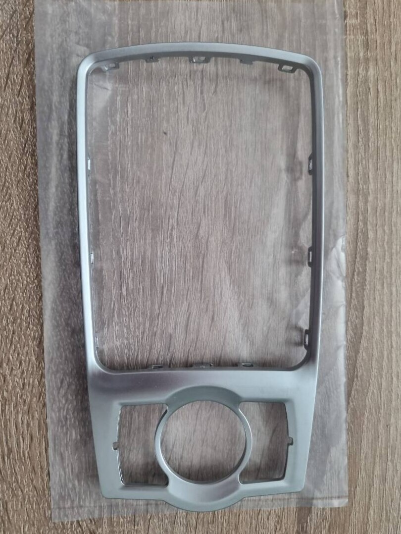 RAMIK NA STREDOVY PANEL MMI AUDI Q7 a AUDI A6 C6 - 10