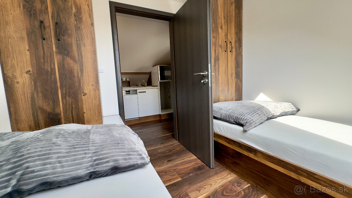 UBYTOVANIE TEŠEDÍKOVA - ZDIELANÉ UBYTOVANIE V 3 IZBÁCH - 10