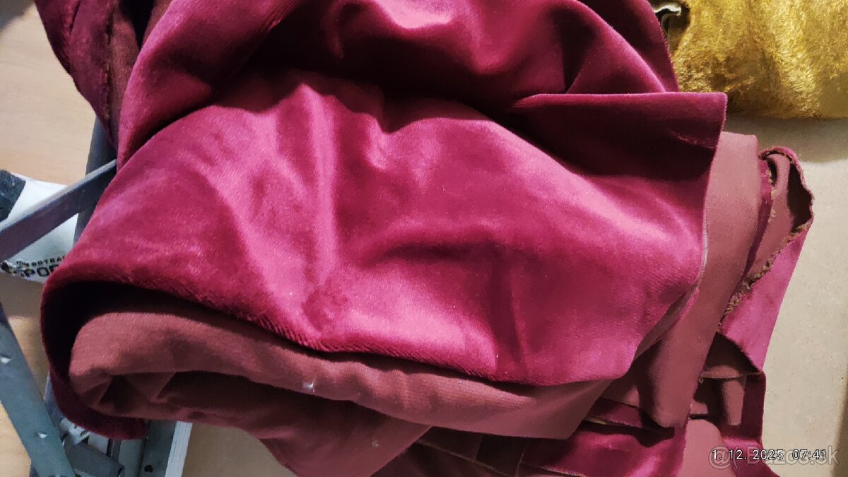 Predám poťahové látky a záclony - 10