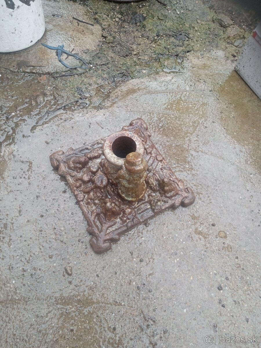 Liatinový držiak na vianočný stromček - 10