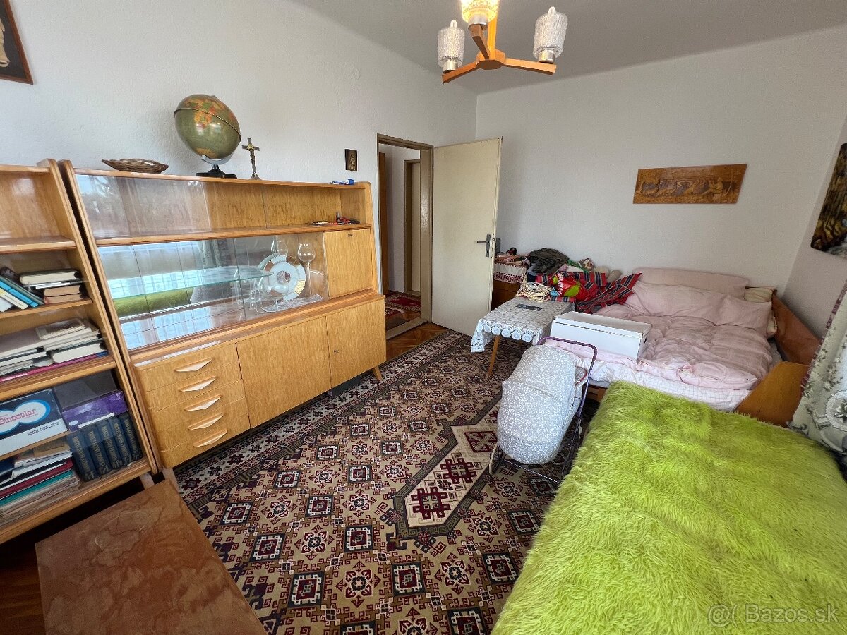 Na predaj poschodový rodinný dom, Hul - 10