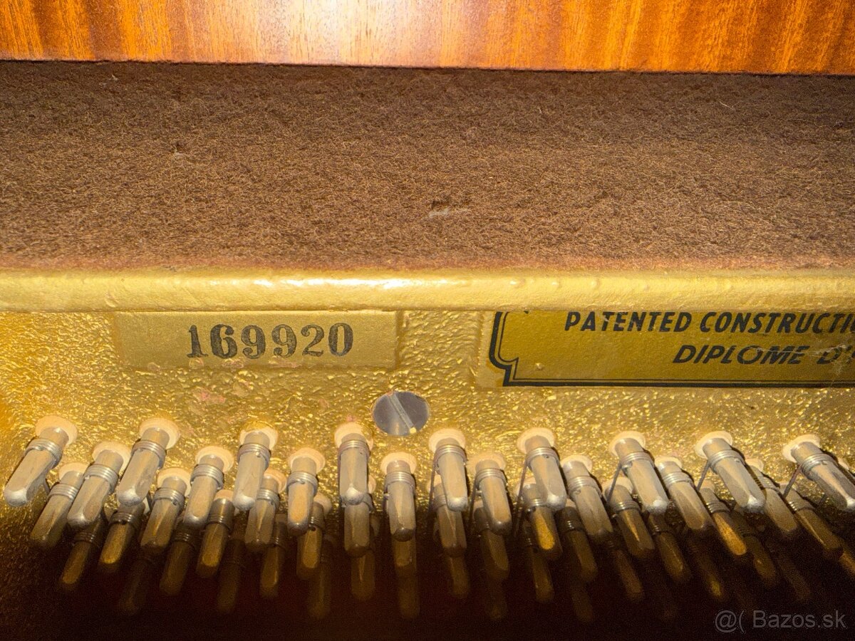 Pianino PETROF P114 Klasik - 10