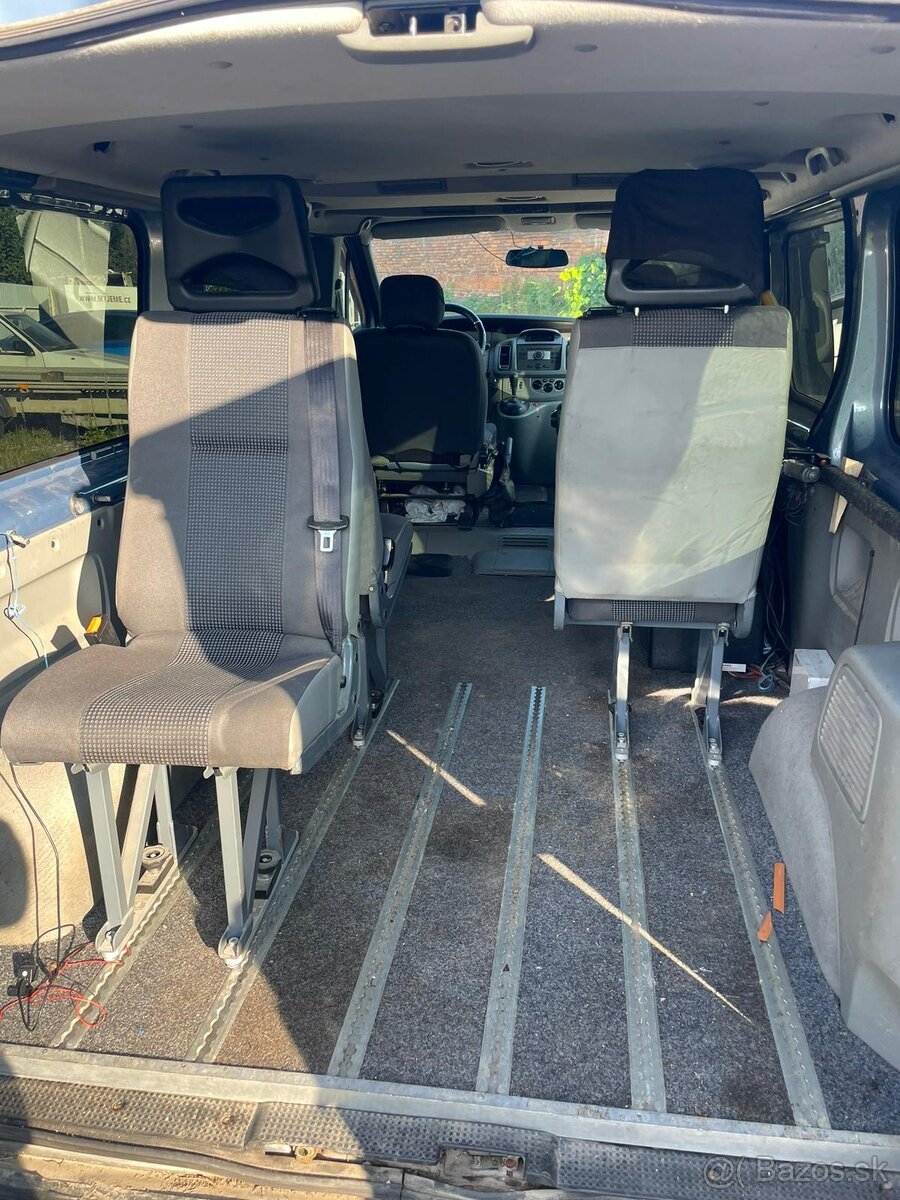 Opel Vivaro 2.0D 84kw, r.2008, 5míst, klima, automat - 10