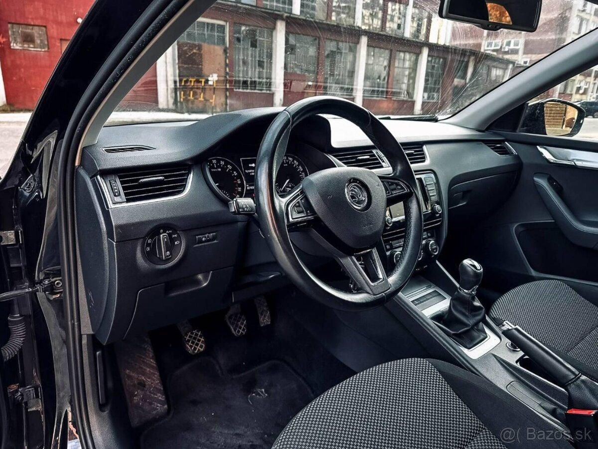 Škoda Octavia Combi 1.6 TDI 110k Active - 10