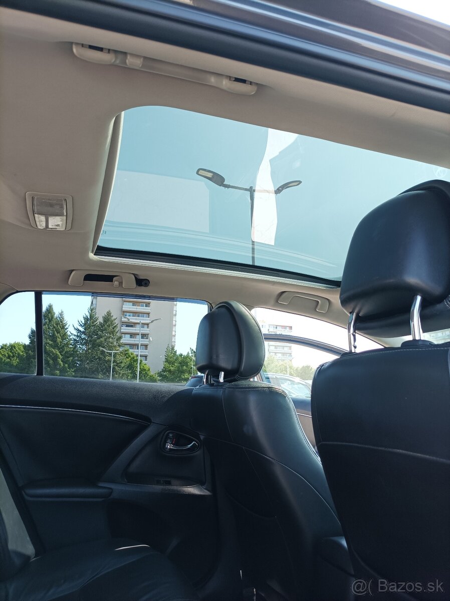 Predám Toyota Avensis - 10