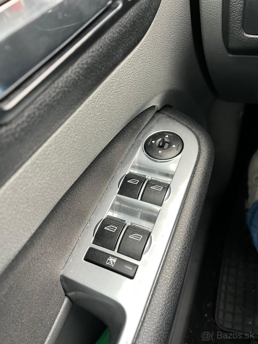 Predám Ford Focus 2.0 TDCI Combi - 10