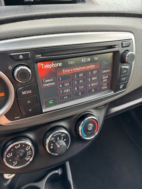 Toyota Yaris 1.0 (51kW) 2012 - 10