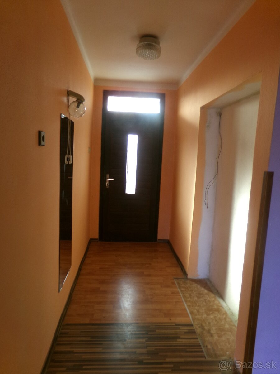 Na predaj rodinný dom v Hosťovciach - 10