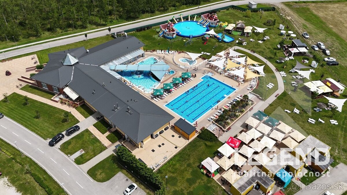 RD Nesvady, pozemok snov 12.883 m2 , pri termálnom kúpalisku - 10