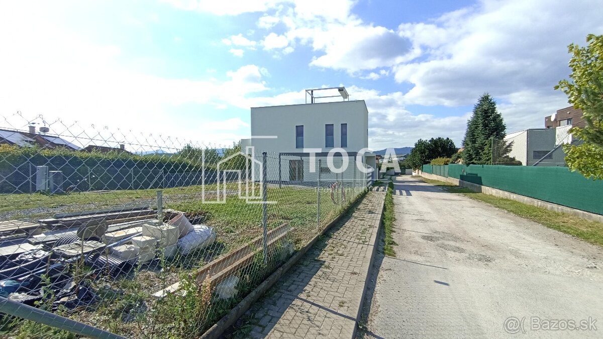 TOCA real - predaj - štýlový dvojpodlažný RD v obci Hôrky - 10