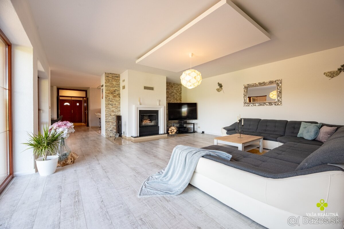 REZERVOVANÉ -Veľkorysé bývanie:6 izieb, sauna,krb a 1 599 m² - 10