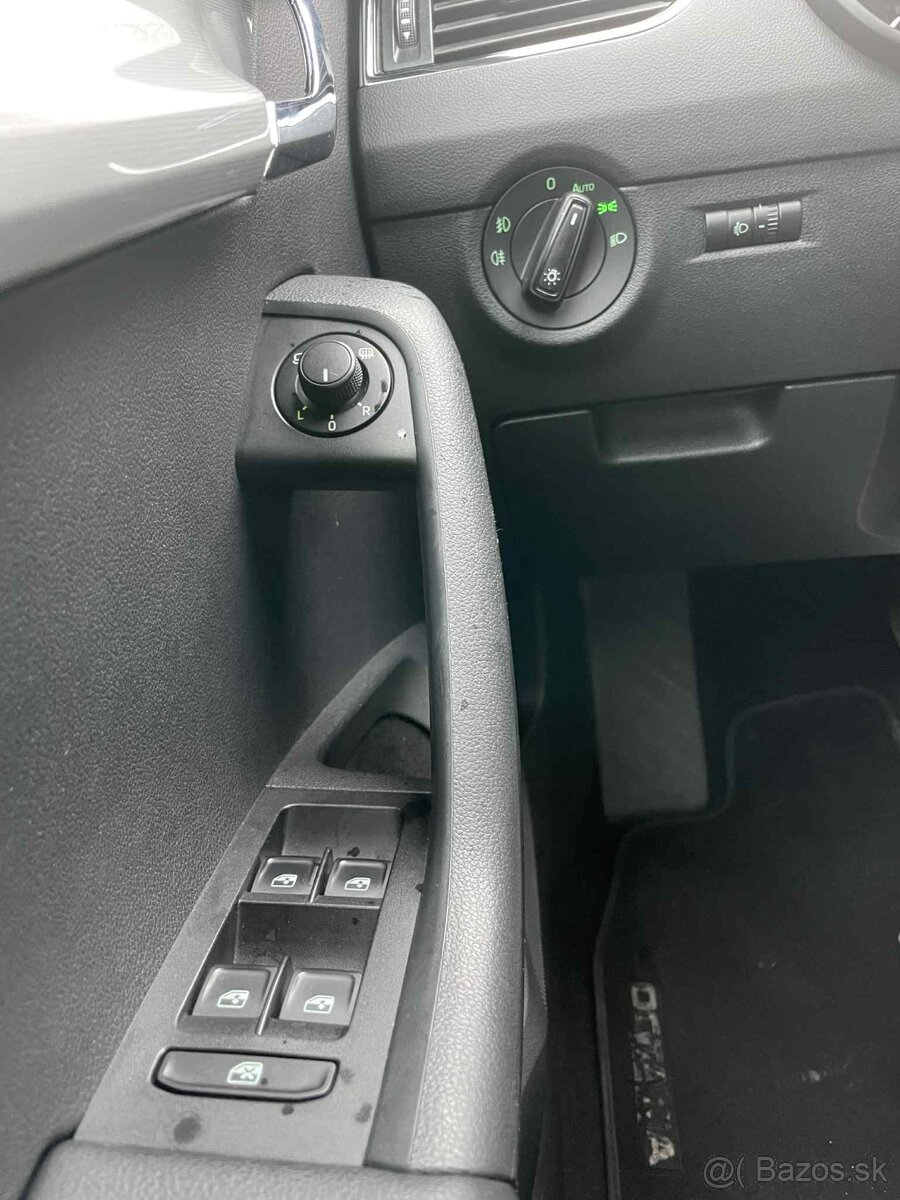 Škoda Octavia Combi 2.0 TDI Ambition DSG - 10