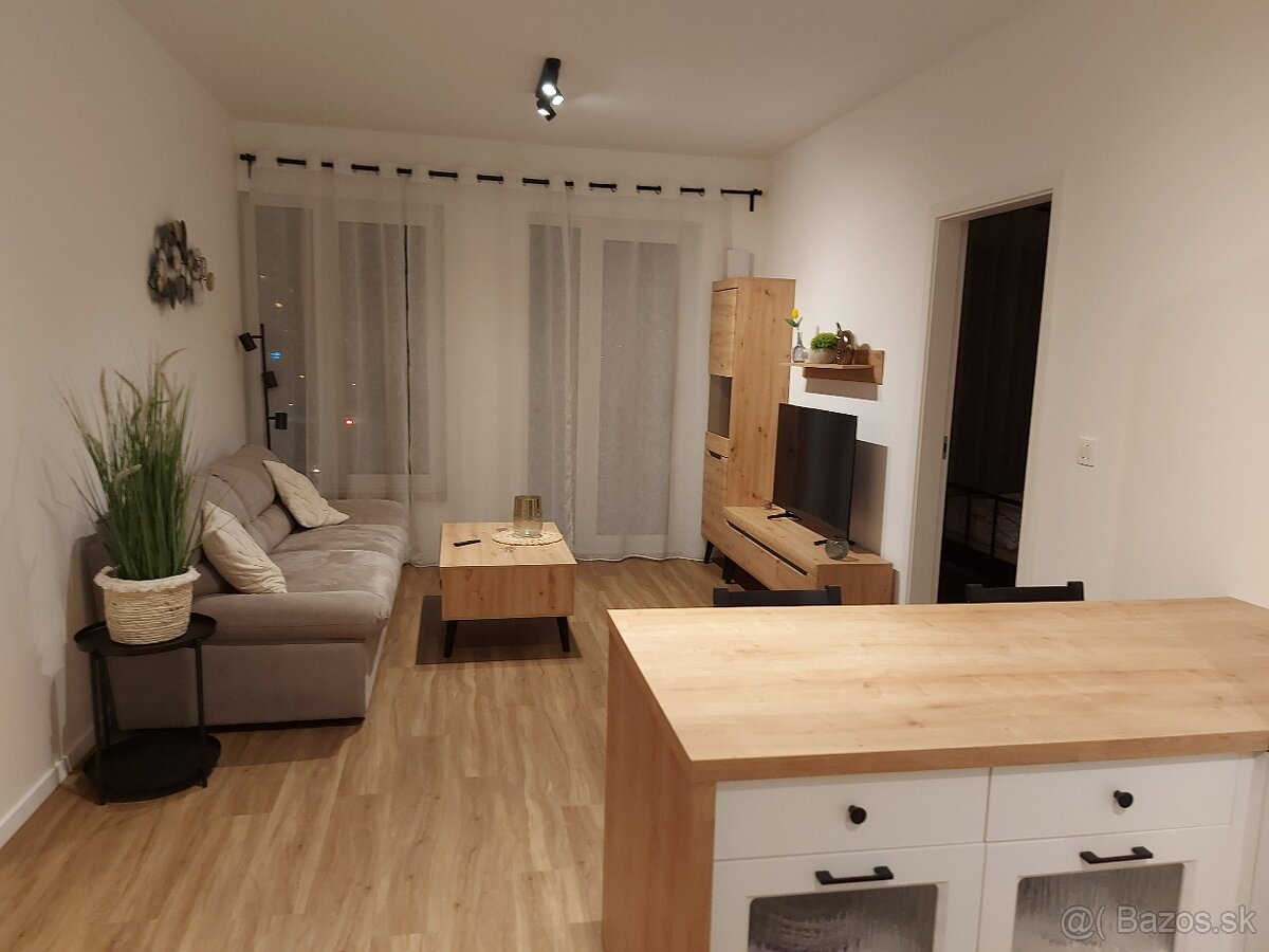 2-izbovy byt v centre Nitry / 1-bedroom flat in Nitra centre - 10