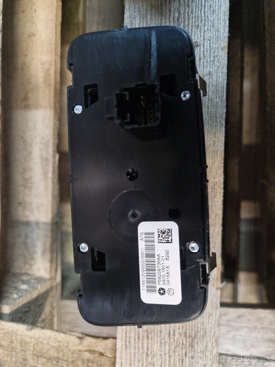 Diely interiéru Jeep Grand Cherokee WK2 2017 Summit - 10