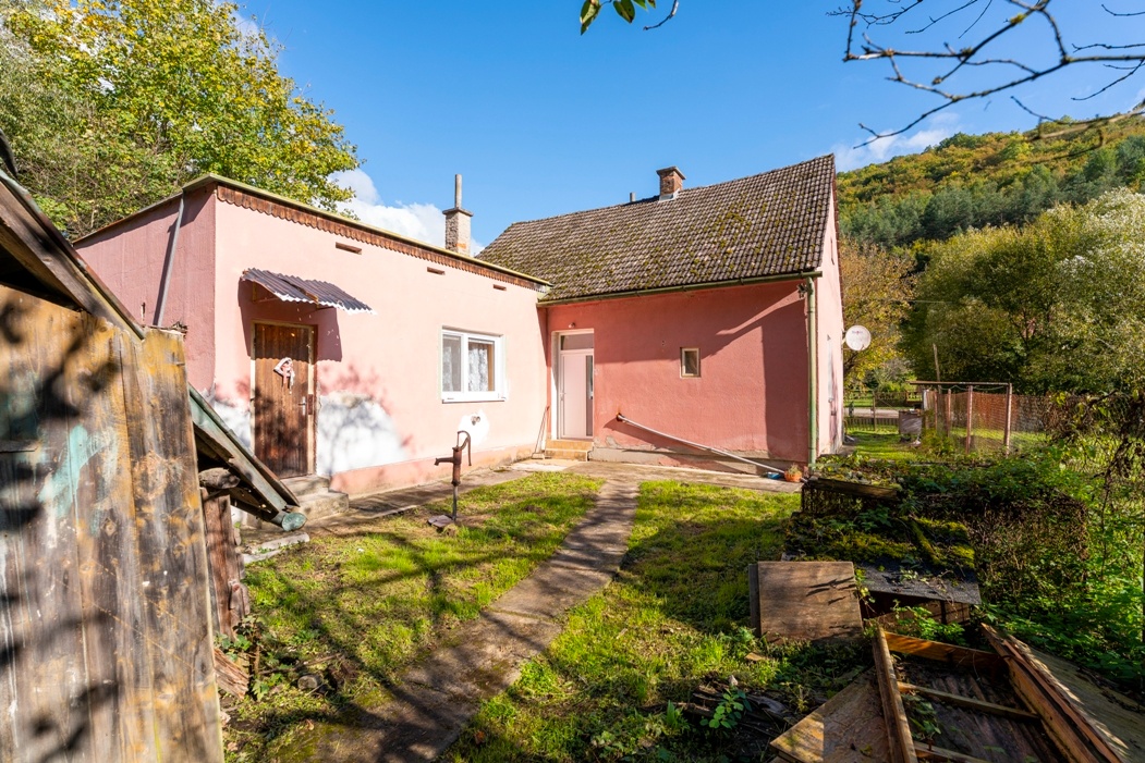 REZERVOVANÉ - RODINNÝ DOM S VEĽKÝM POZEMKOM V OBCI BELUŠA - 10