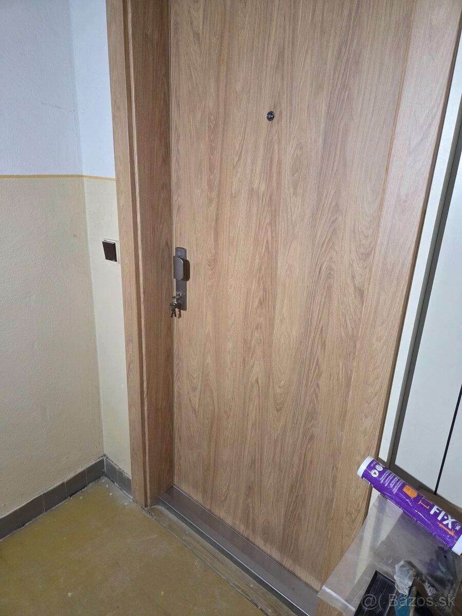 Výmena vchodových dverí do bytu - 10