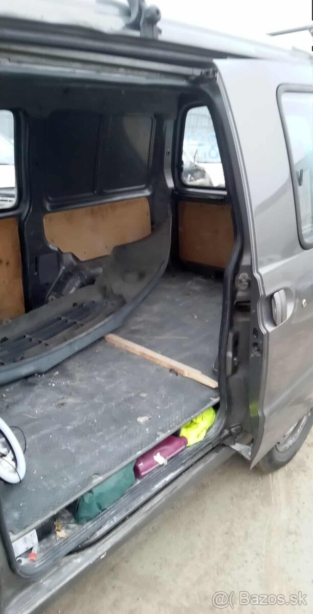 Nissan Vanette Cargo 2,3D 55KW C23 - 10