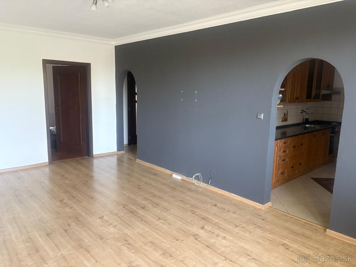 Rezervované. Predáme 3 - izbový byt v Topoľčanoch - 10