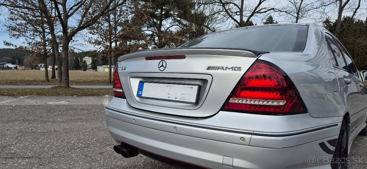 Mercedes Benz C32 AMG (2002) - 10