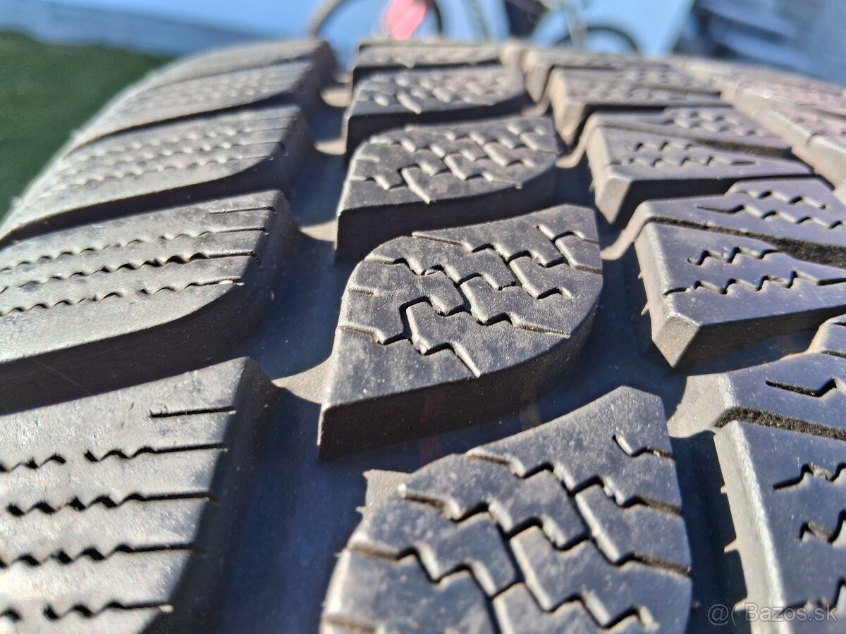 215/45 r17 zimne pneumatiky - 10