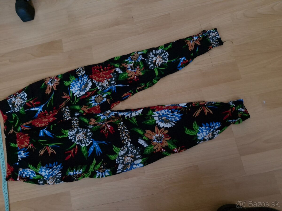 Rozne oblecko- nohavice, tricka, saty a ine - 10