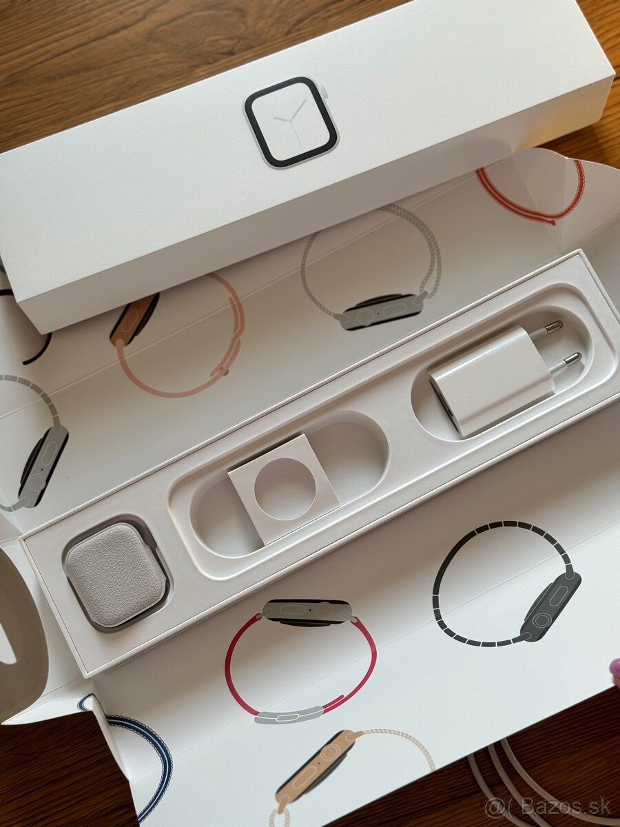 Apple Watch series 4, 40mm - 10