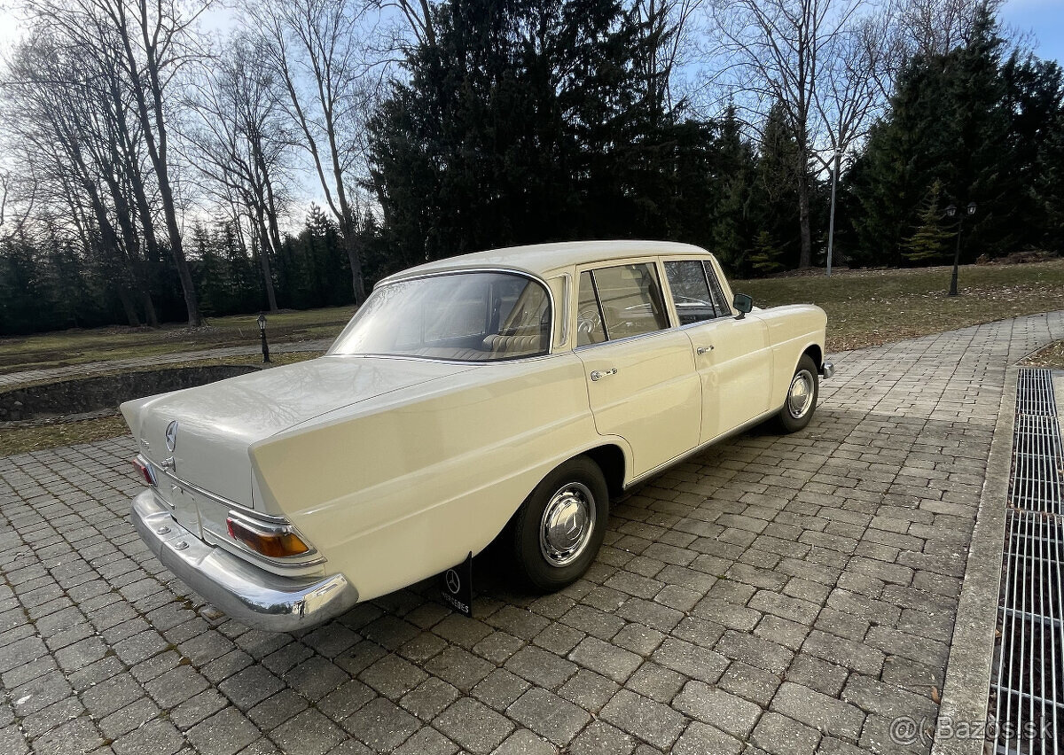Mercedes 110-200 D - 10