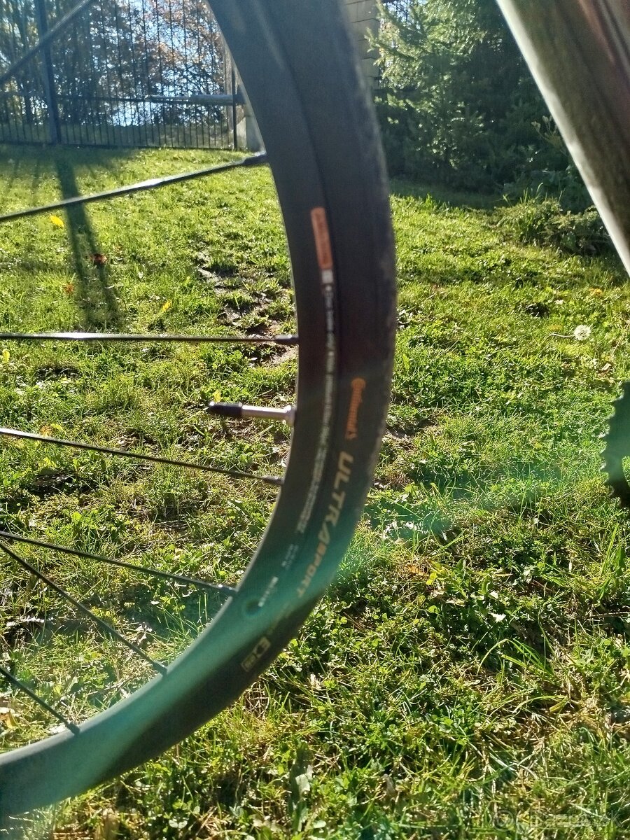 Cestný karbonový bicykel BH - 10