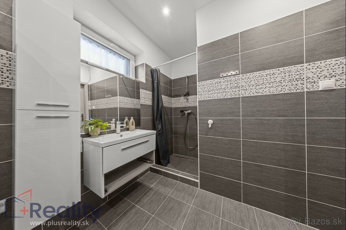 Rodinný dom s veľkým pozemkom v obci Vrakuň na predaj - 10