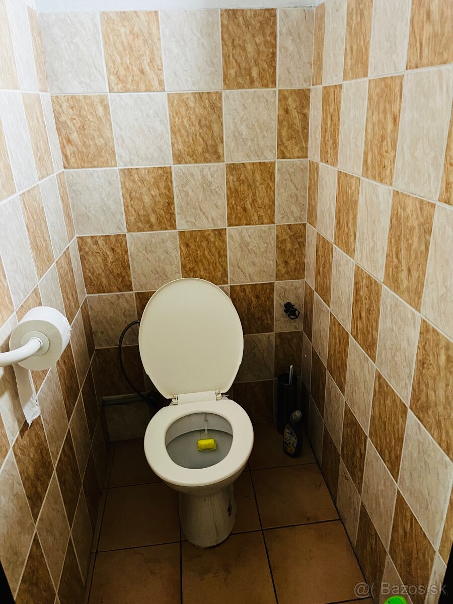 POLYFUNKČNÝ OBJEKT, 692m2, VT - 10