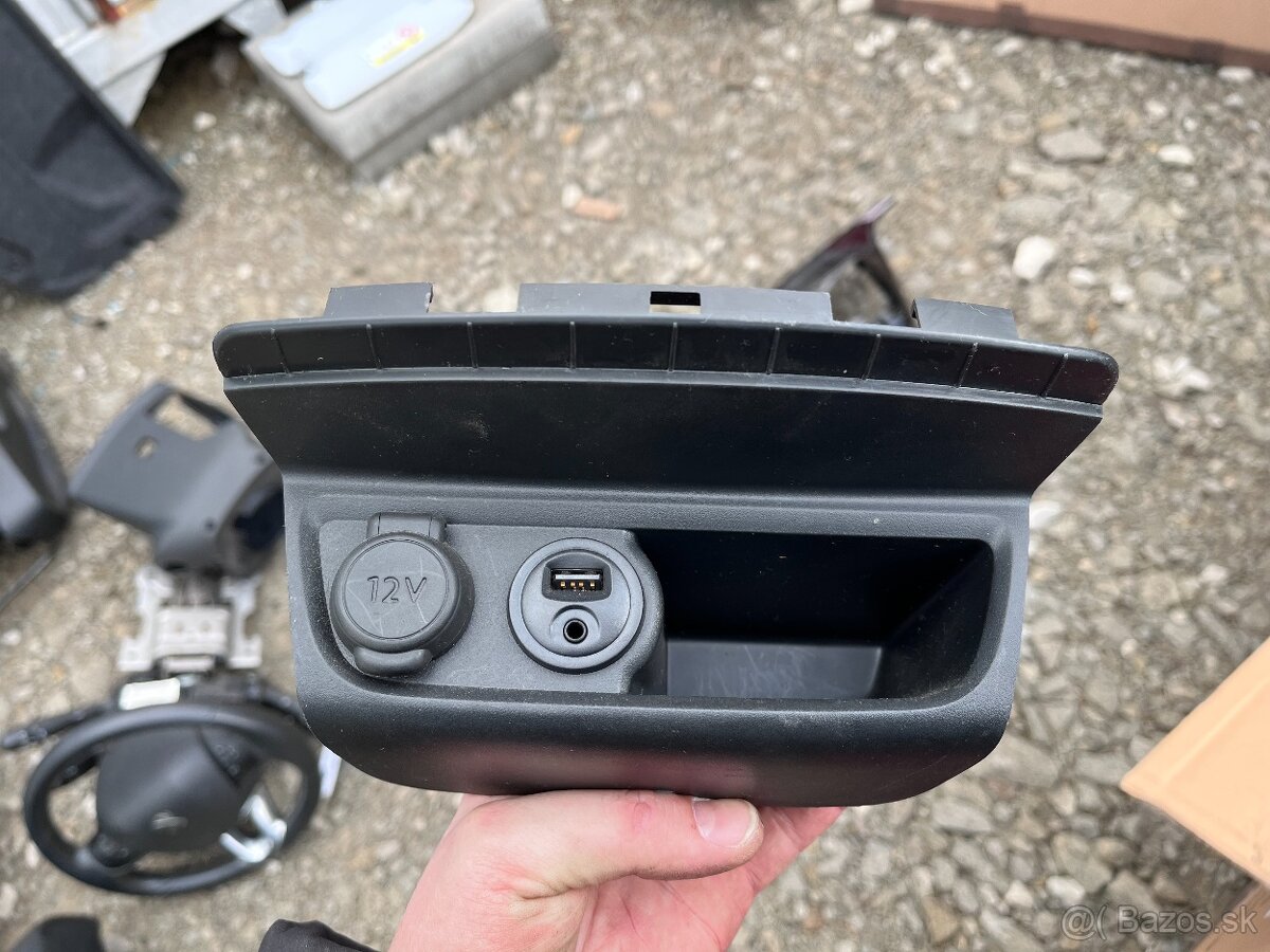 Diely interiéru Peugeot 208 rok 2010-2015 - 10