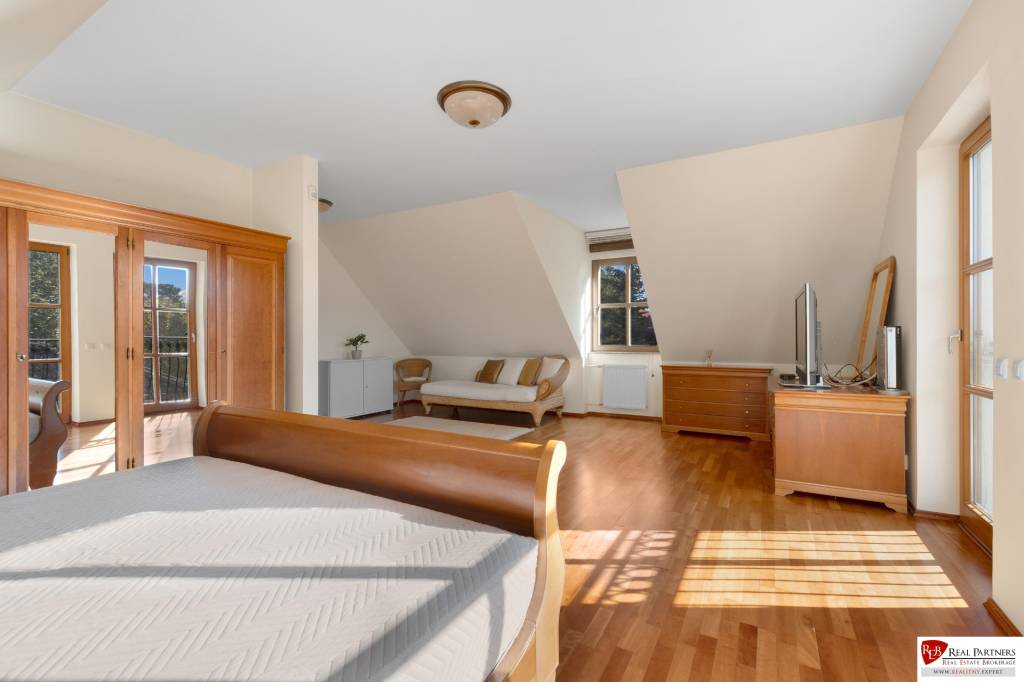 Predaj luxusná 5 izbová Vila,440 m2,pozemok 1061m2,garáž,baz - 10