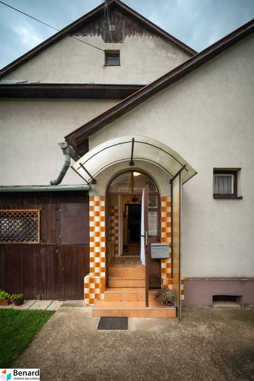 NA PREDAJ BYT v BYTOVOM DOME s vlas. POZEMKOM 325 m2, V. Šar - 10