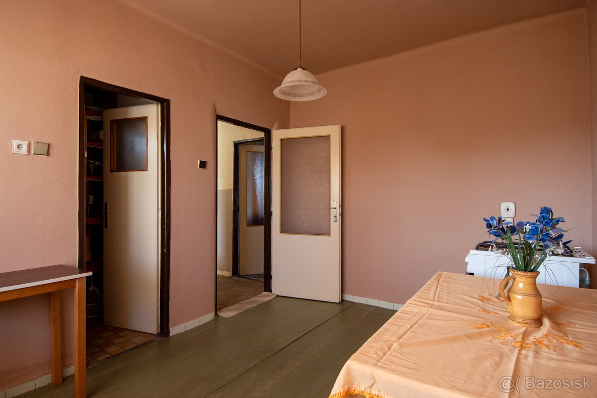 Starší trojpodlažný dom blízko centra - 10