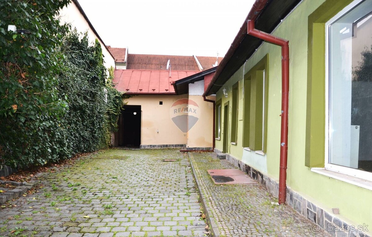 Na predaj jedinečná budova v meste Lučenec - 10