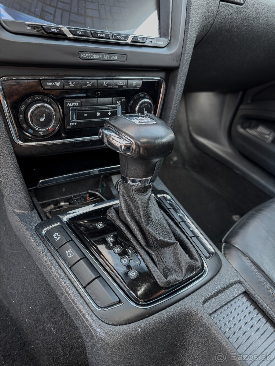 Škoda Superb Combi 2012, 2.0, 4x4, 103kW, DSG, audio tuning - 10