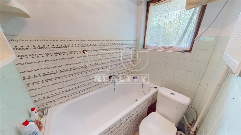 MUROVANÁ CHATA BELUŠSKÉ SLATINY, POD LESOM,OBECNÝ... - 10