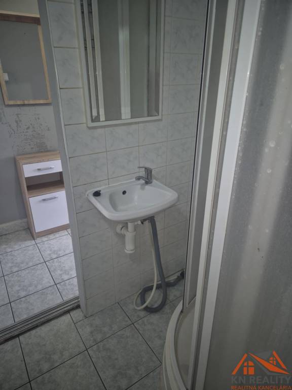 Na predaj zariadená garsónka po rekonštrukcii Komárno - 10