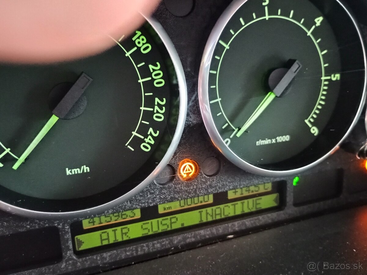 Predám RANGE ROVER VOGUE 3L D. HSE - 10