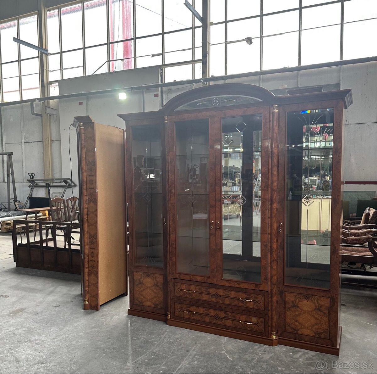 Luxusná talianska vitrína - 10