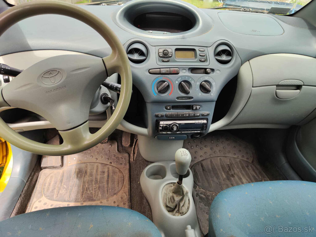 Toyota Yaris - 10