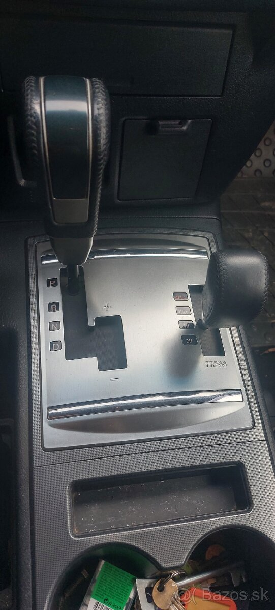 Mitsubishi Pajero - 10