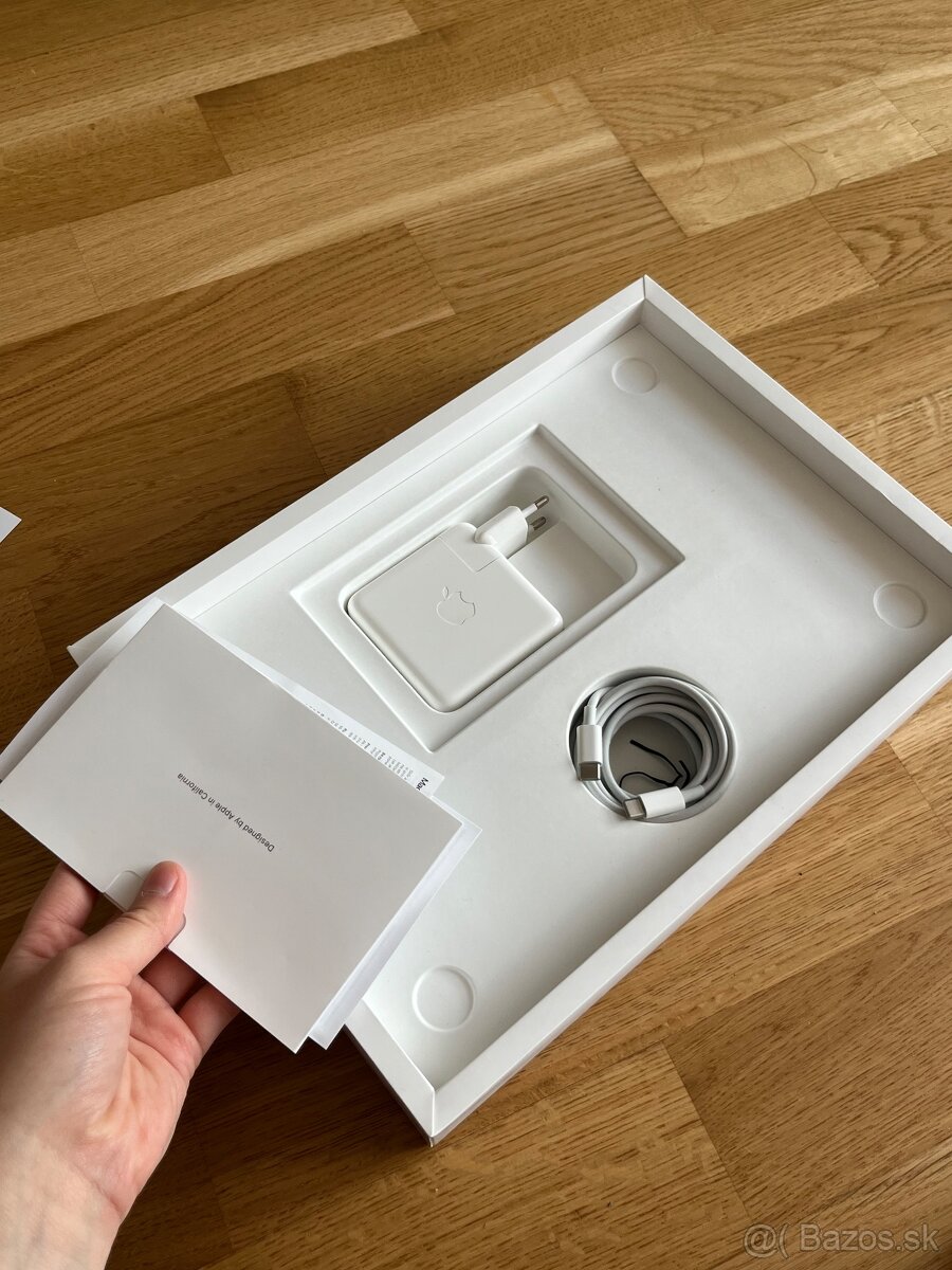 MacBook Pro 16" (Late 2019) - 10