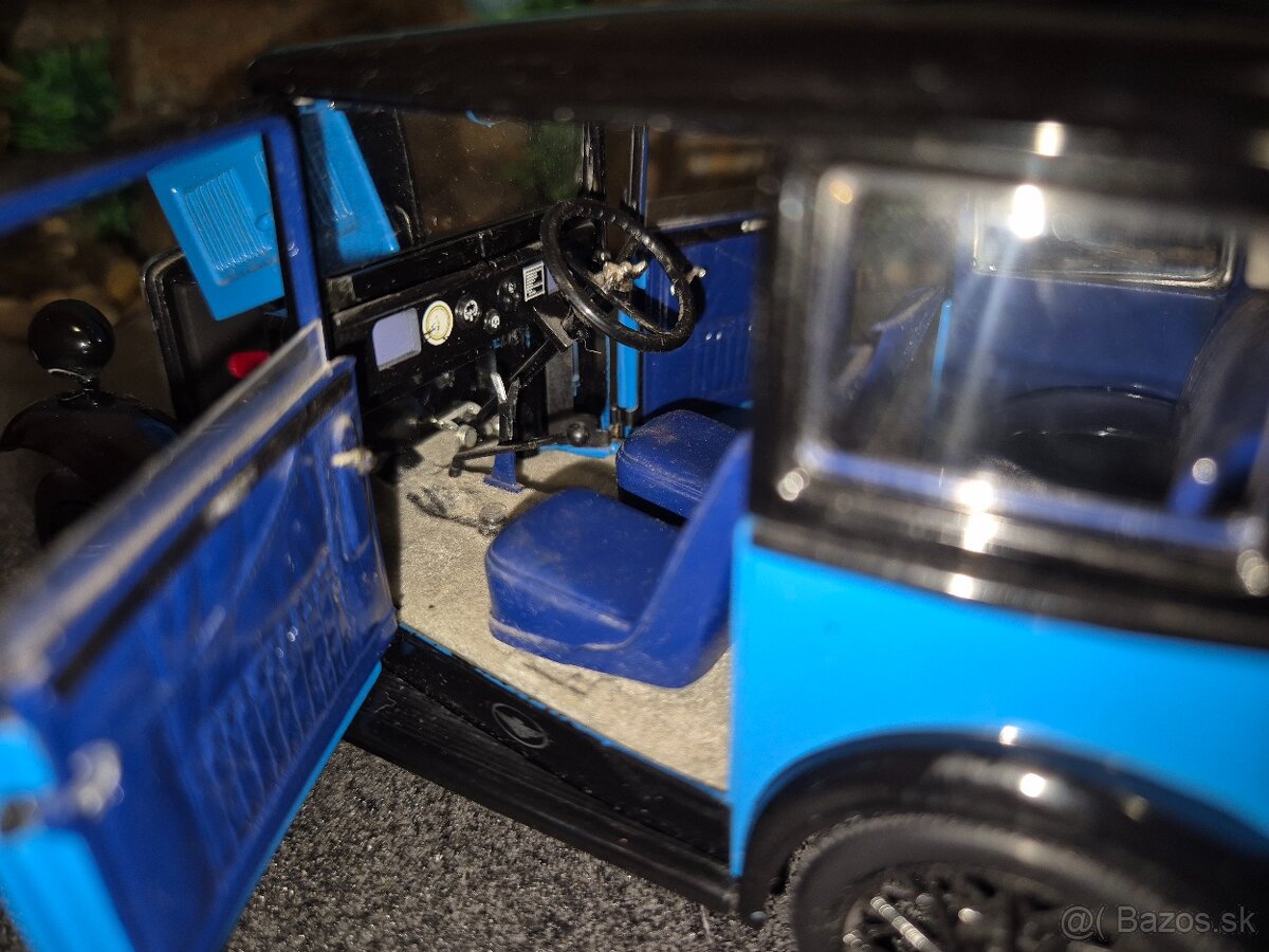 Prodám model 1:18 Austin 7 DeLuxe saloon 1932 - 10